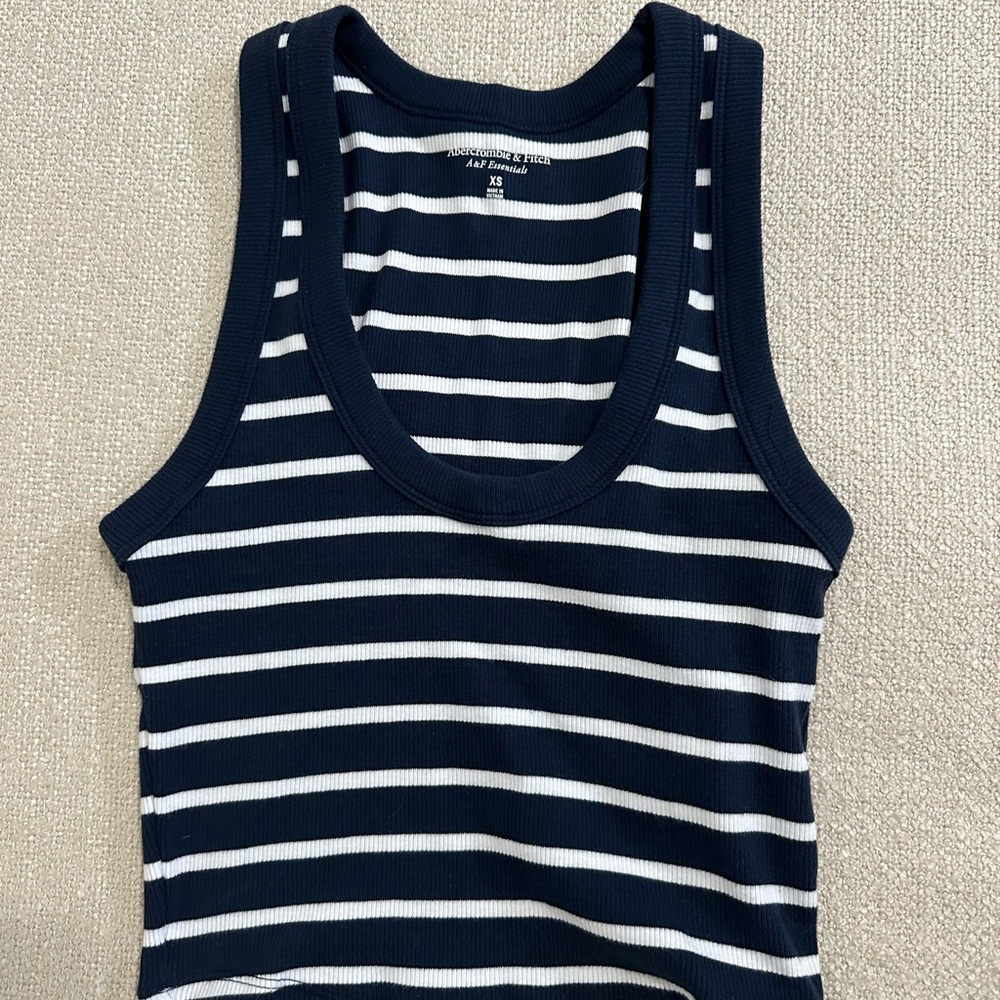 Essential Scoopneck Tank